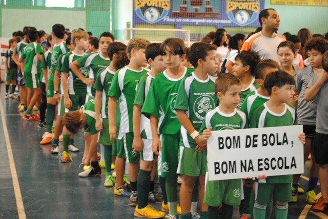 Projeto ‘Bom de Bola, Bom na Escola’ ainda tem vagas em todas as categorias