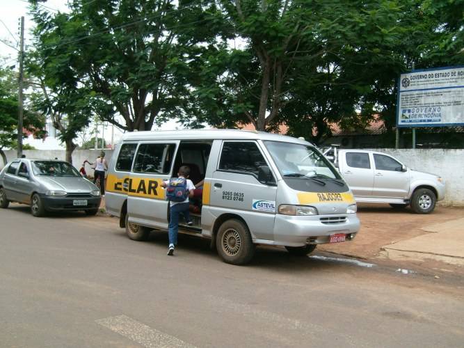 LEI REGULAMENTA SERVIÇO DE TRANSPORTE ESCOLAR EM VILHENA