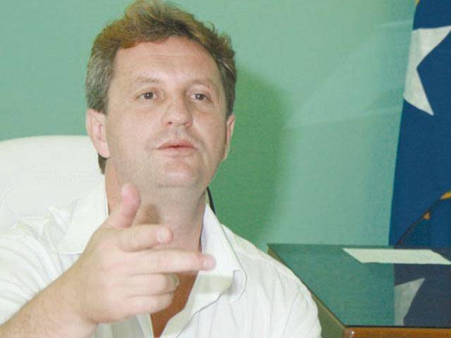 ROVER QUER REDUZIR LICENÇA MATERNIDADE DE SERVIDORAS