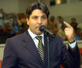 DEPUTADO PROTESTA CONTA CONSTRUÇÃO DA NOVA ASSEMBLEIA