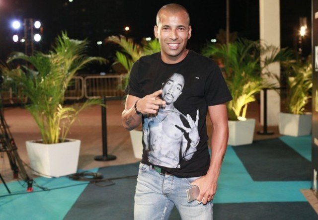 Emerson Sheik usa passagem alternativa para evitar Nicole Bahls