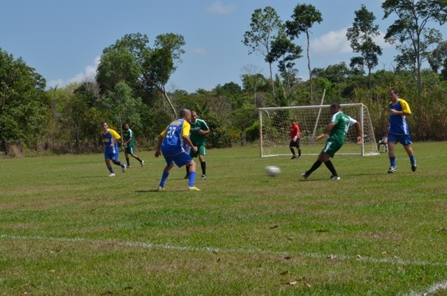 Rodamazon e Mecânica do Valdo decidem a Copa Macedo Madeiras de Futebol Master