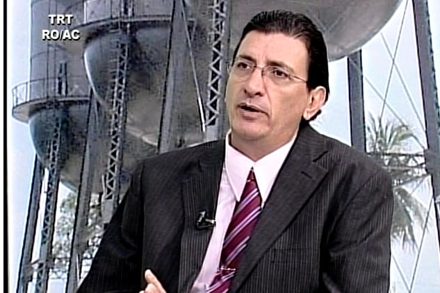 JUIZ LÉO FACHIN É PUNIDO COM APOSENTADORIA COMPULSÓRIA