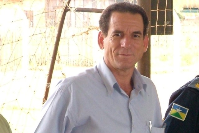 EX VICE—PREFEITO DE VILHENA SE DESTACA PLANTANDO MELANCIA E PIMENTA