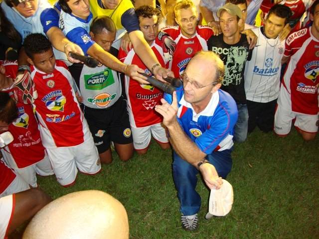 LOBO TRICAMPEÃO ESTÁ NUMA ENCRUZILHADA: BRASILEIRÃO OU COPA SÃO PAULO?