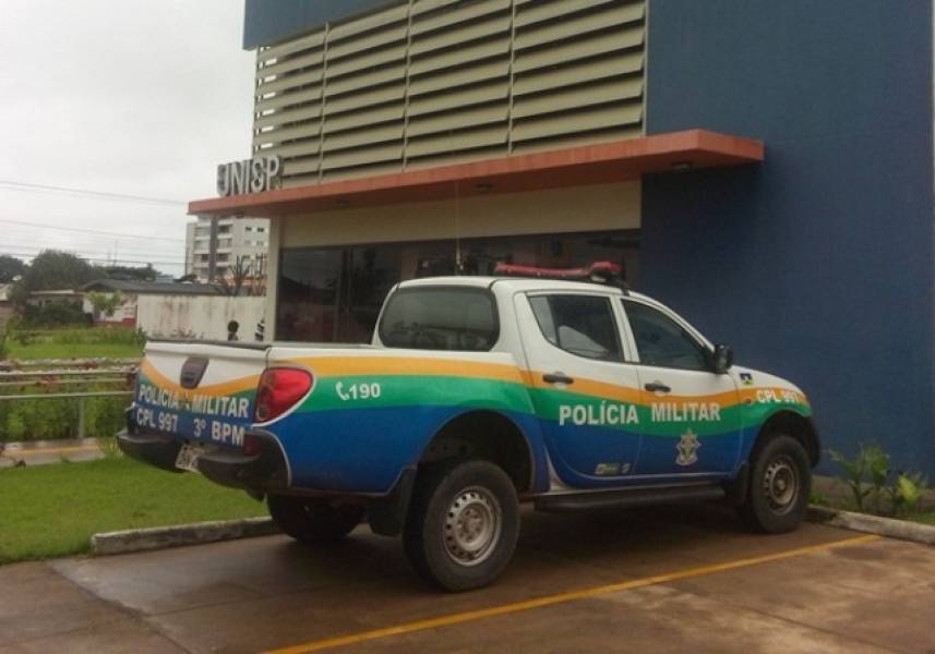 Rapaz diz que mãe e padrasto têm “obrigação” de sustentá-lo e ameaça incendiar casa onde os dois moram