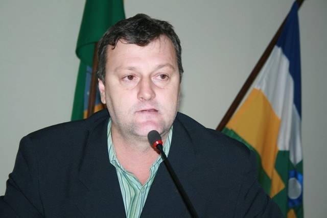 VEREADOR E EX-SECRETÁRIO SE PEGAM NO TAPA E POLÍCIA É CHAMADA