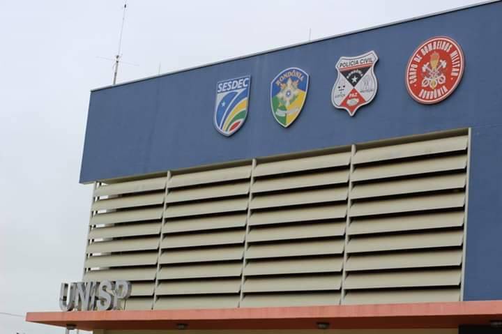 Comerciante rompe relacionamento, aciona polícia e exige aliança de volta; ex reluta, mas entrega