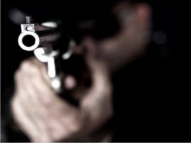 Após balear braçal no pescoço, homem ameaça atirar contra policiais