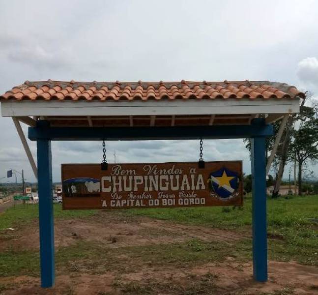 Morador de Chupinguaia vai ao Ministério Público e acusa professora de estar dando bebidas alcoólicas a alunos menores de idade