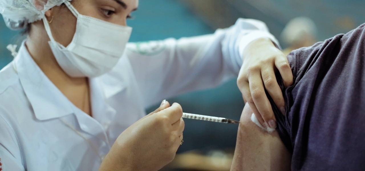 “Só a 1ª dose não vale de nada”: mais de 18 mil vilhenenses ainda não receberam a 2ª dose contra Covid e Saúde se mobiliza