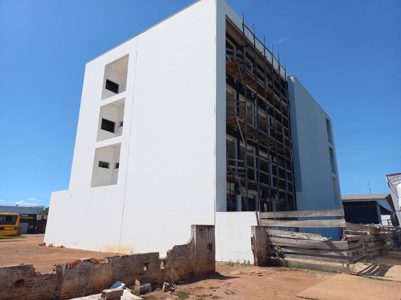 Com obra paralisada no centro da cidade, embargo do prédio de cooperativa financeira completa três anos em Cerejeiras