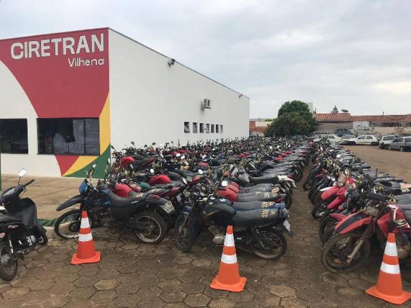 13 anos após ter moto apreendida e recolhida à Ciretran, em Vilhena, radialista recebe multas de trânsito registradas na Bahia