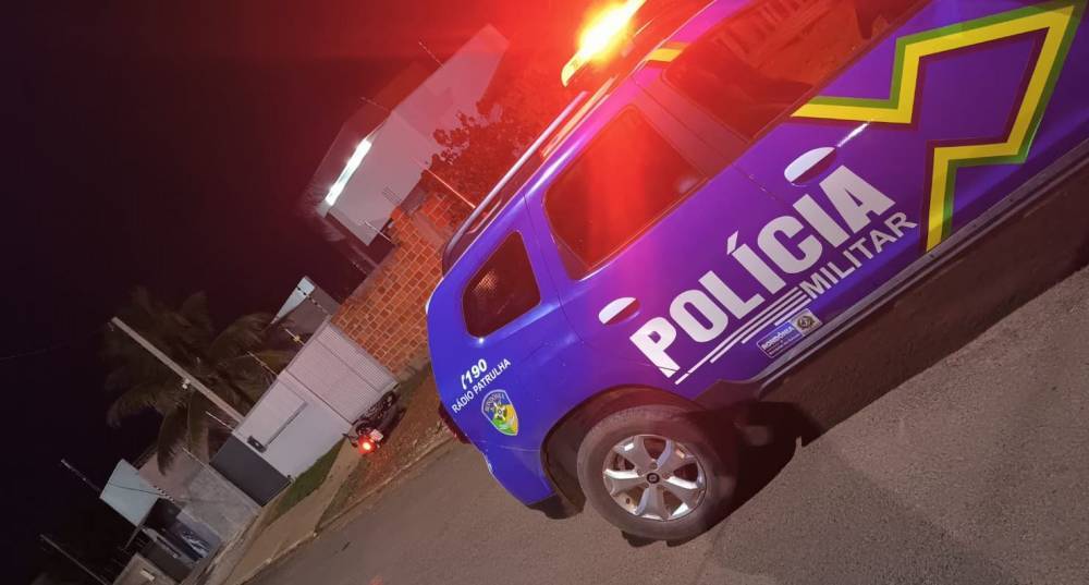Polícia é acionada e homem é detido após agredir companheira com pedaço de madeira, em Vilhena