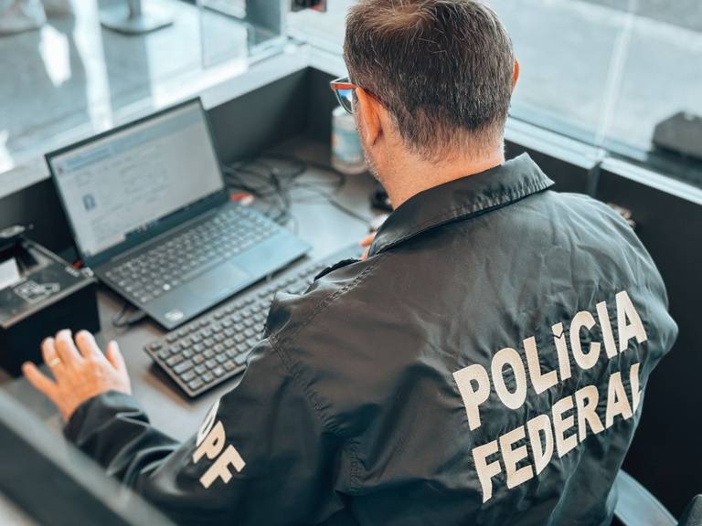 Com mandado de prisão decretado pela justiça de Vilhena, homem é preso pela PF após ser deportado dos EUA