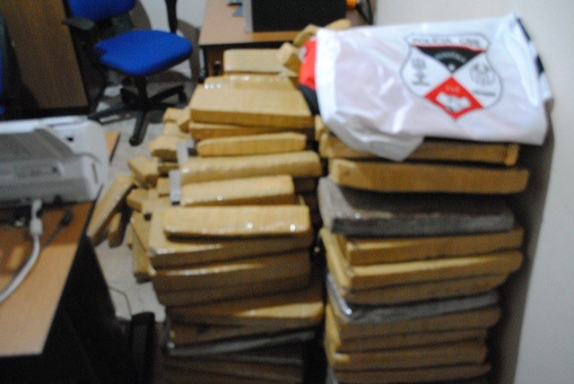 Caminhoneiro é preso em Vilhena com mais de 360 kg de maconha