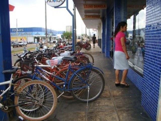 Justiça Eleitoral proíbe propaganda em canteiros, mas libera calçadas