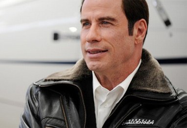 Suposto amante de John Travolta conta detalhes da intimidade com o ator