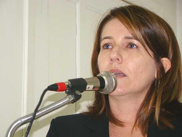 VEREADORA BAIXA O NÍVEL: “DEU DIARRÉIA NA CABEÇA DO PREFEITO”